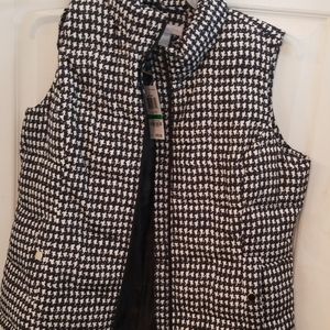 Black/white puffer vest